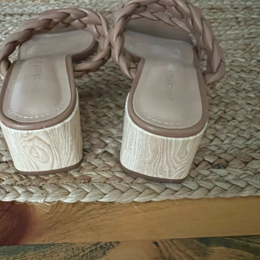 Sincerely Jules tan slip on sandals with 2” wood grain look heel size 8.5 - Picture 3 of 7